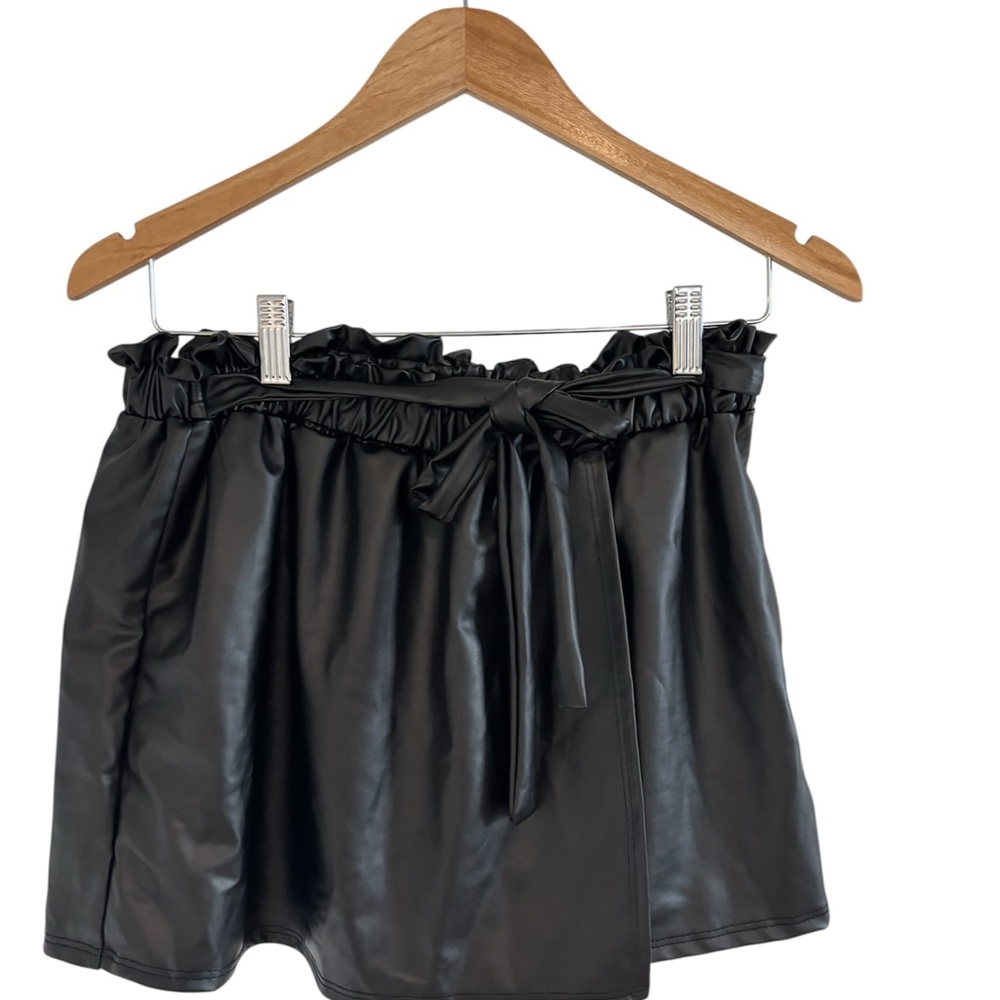 Rainbow Black Faux Leather Skort Size XL